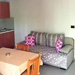 Apartment Cintya *